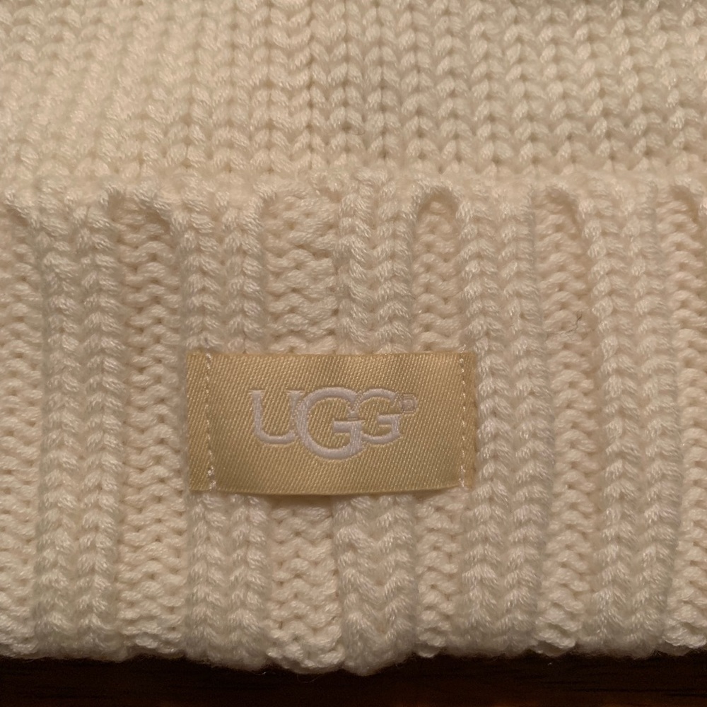 UGG Pom-Pom Knit Hat. NWT. Ivory. One Size. - Picture 3 of 6